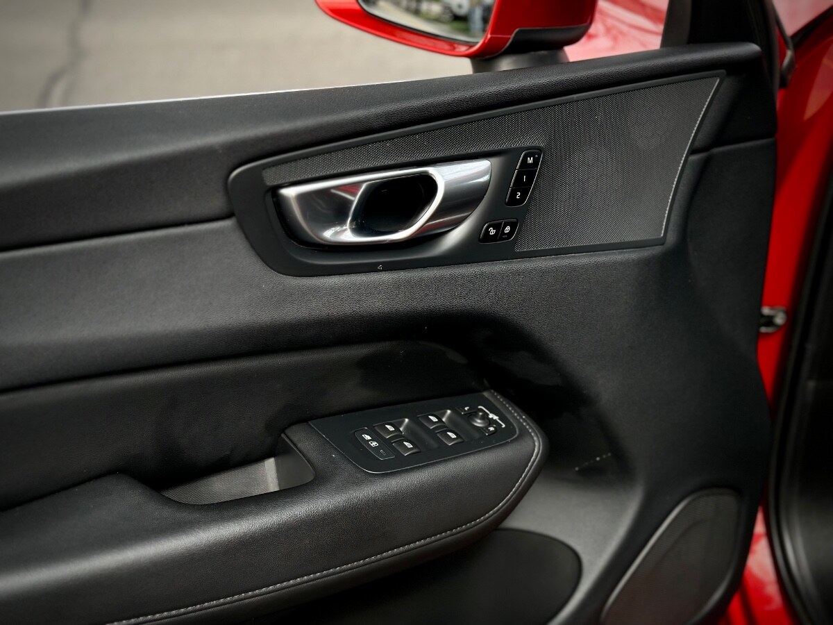 Volvo Xc60 B5 Plus Hybrid año 2024