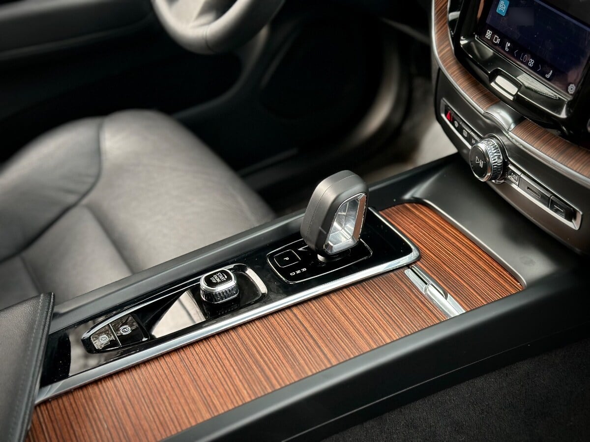 Volvo Xc60 B5 Plus Hybrid año 2024