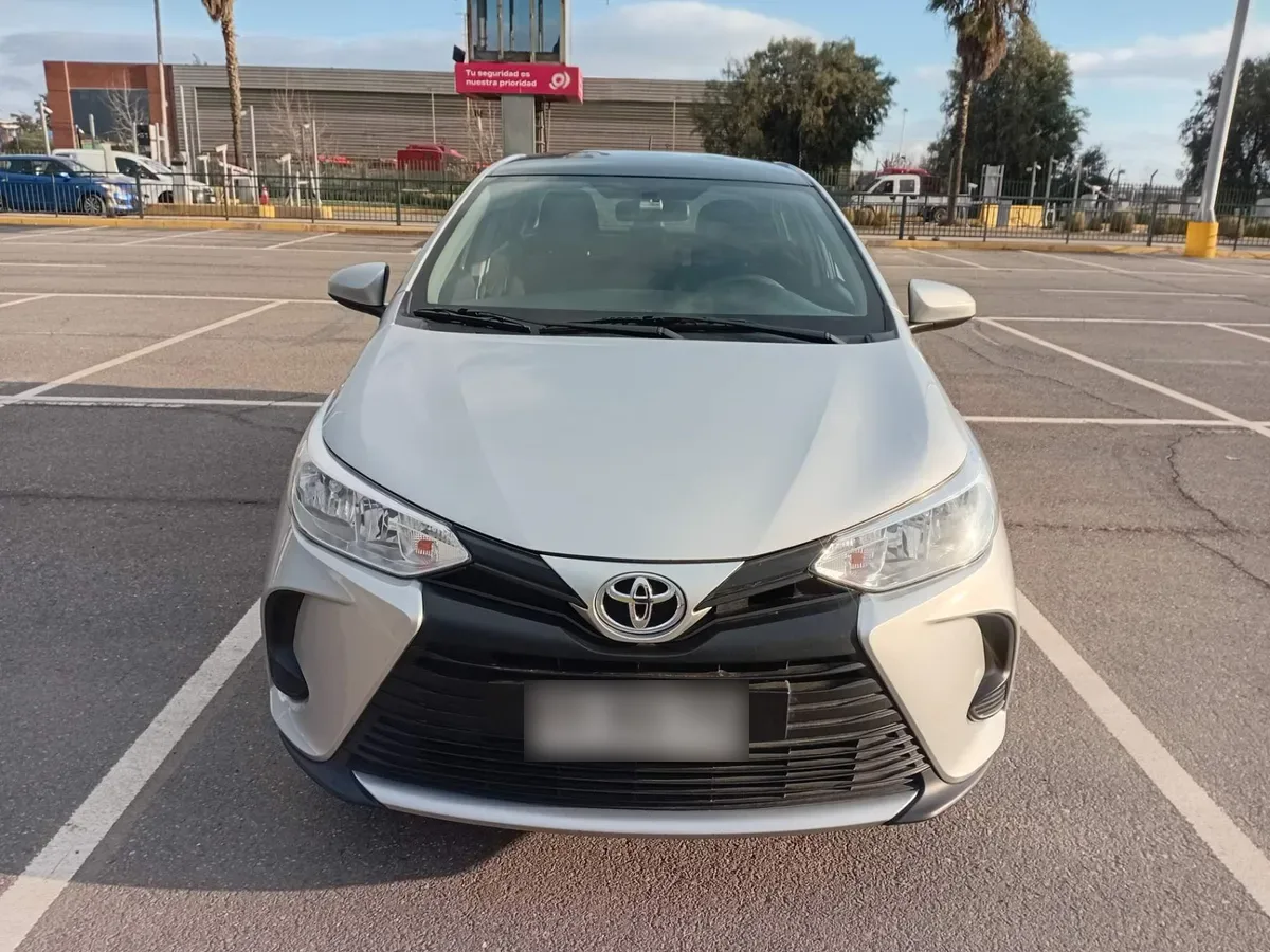 Toyota Yaris 1.5 Gli 4x2 Sdn Mt 4p año 2021