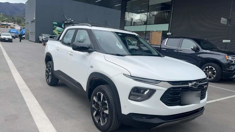 Chevrolet Montana 1.2t Rs R 4x2 At 4p año 2024