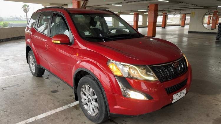 Mahindra Xuv 500 2.2 Fl Base 4x2 Gas At 5p año 2019