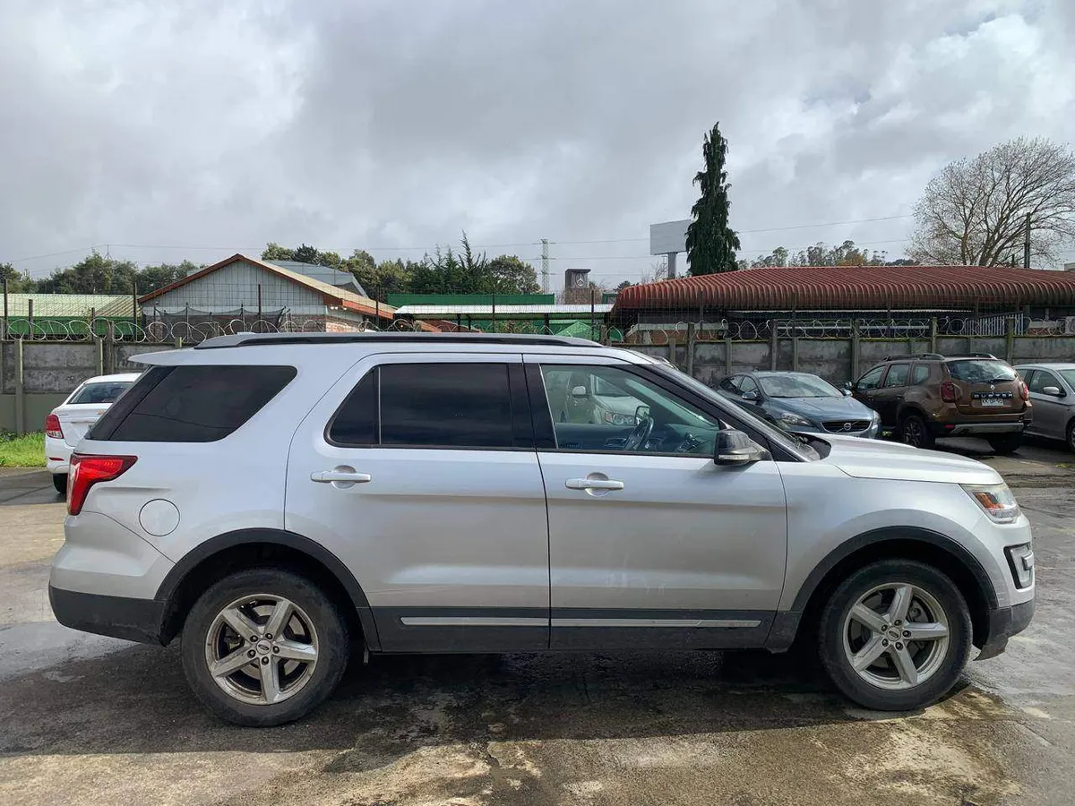 Ford Explorer 3.5 Xlt 4x2 3 Corridas At 5p año 2017
