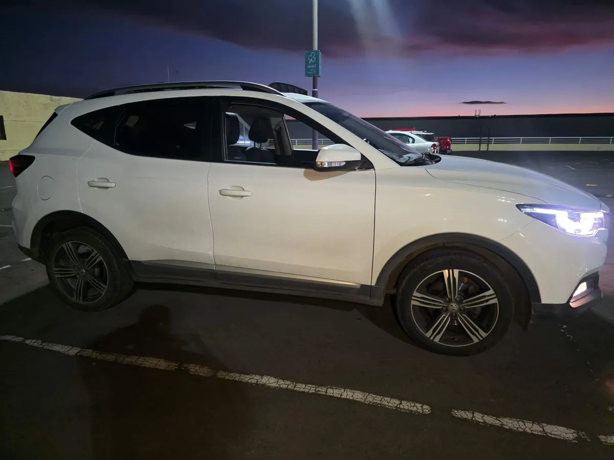 MG Mg Zs 1.5 Comfort 4x2 At 5p año 2023