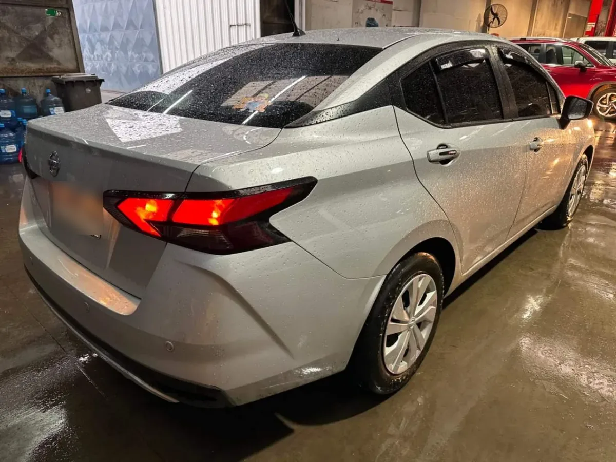 Nissan Versa 1.6 Sense 4x2 Mt 4p año 2021