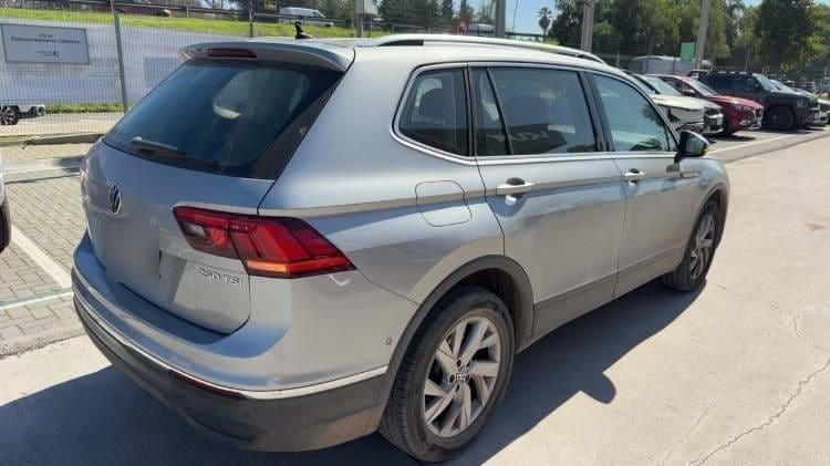 Volkswagen Tiguan 1.4 Tsi Comfortline 4x2 At 5p año 2023