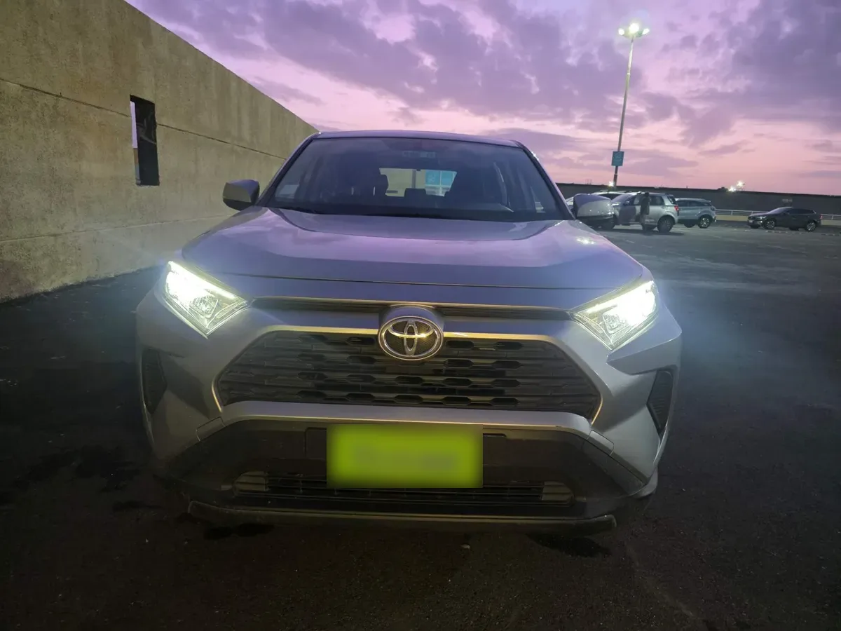 Toyota Rav 4 2.0 Le 4x2 Mt 5p año 2022