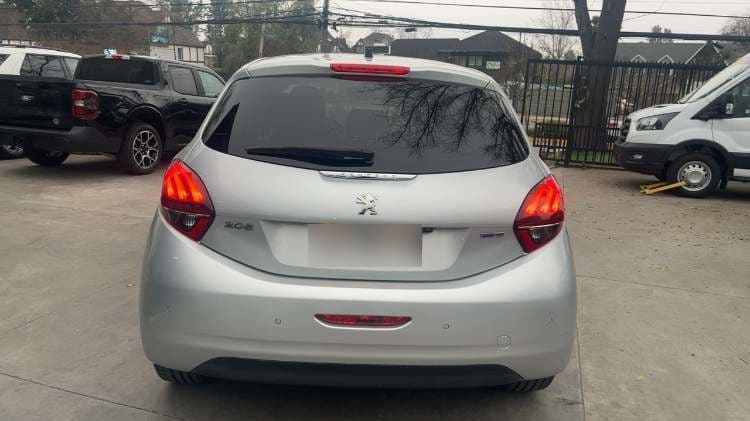 Peugeot 208 1.2 Allure Pack 4x2 110hp At6 5p año 2018
