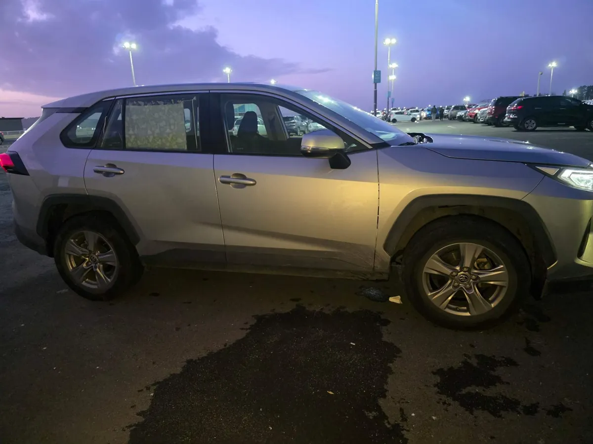 Toyota Rav 4 2.0 Le 4x2 Mt 5p año 2022