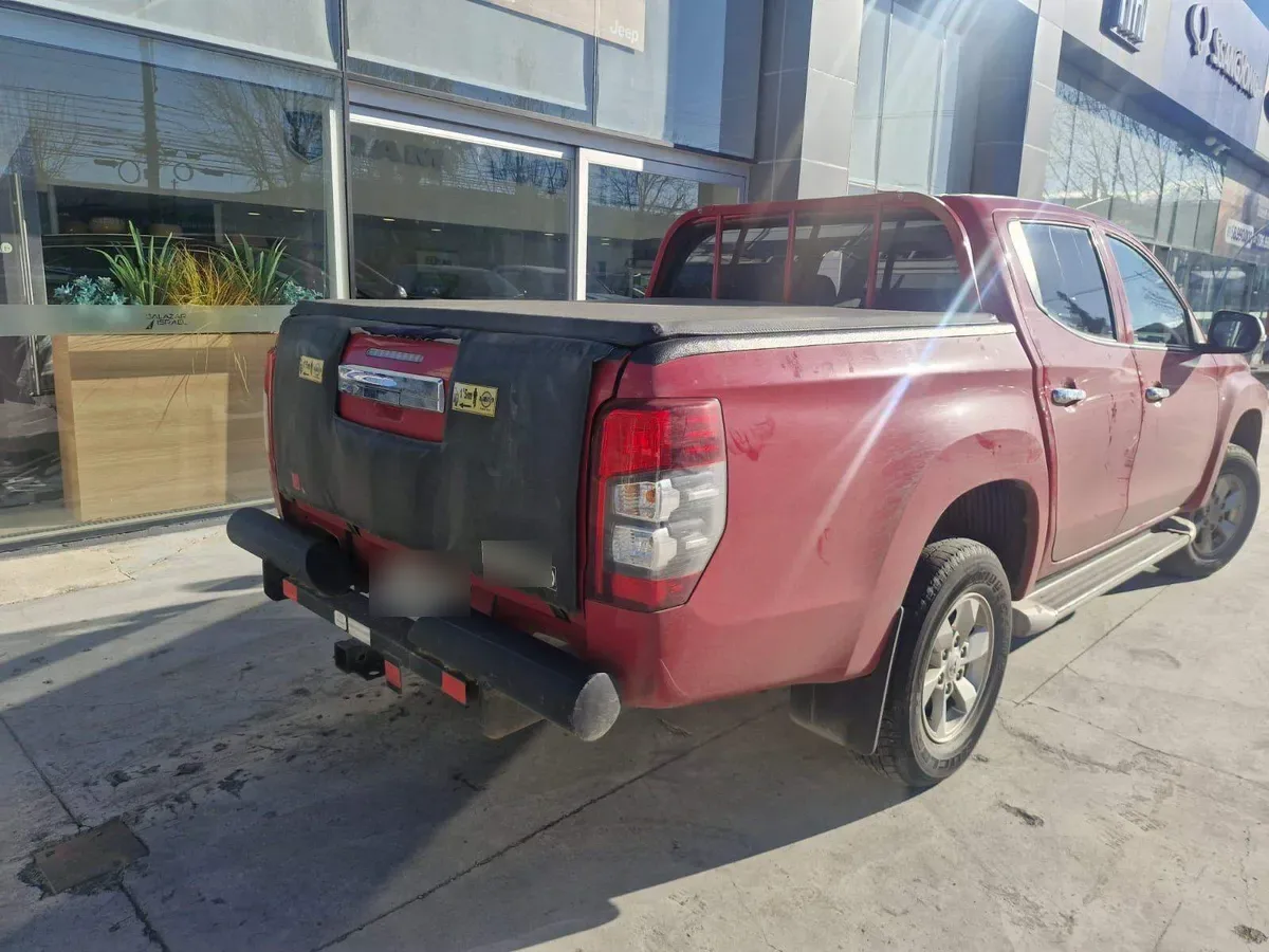 Mitsubishi L200 2.4 Katana Cr Diesel Dob. Cab. 4x2 Mt 4p año 2023