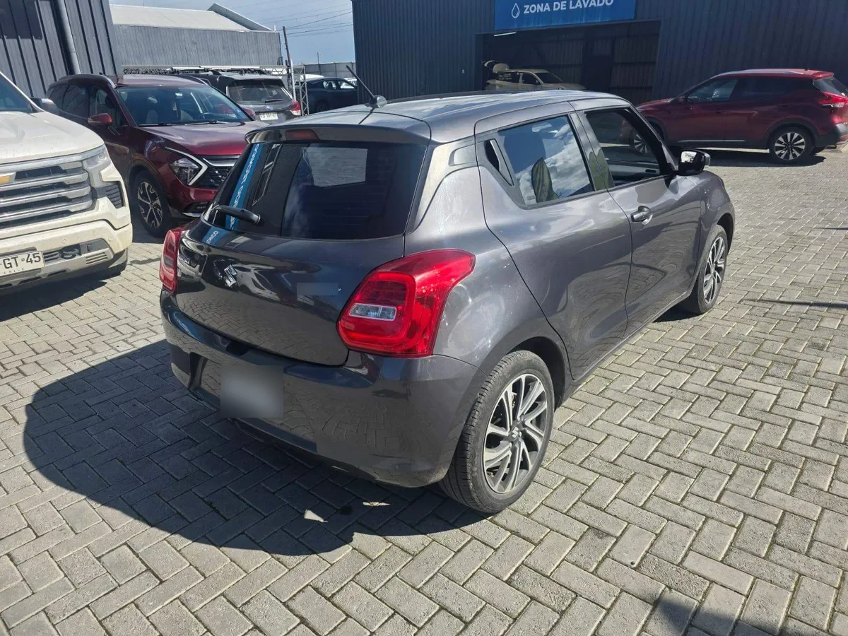 Suzuki Swift 1.2 Glx Plus 4x2 Hb Cvt At 5p año 2022