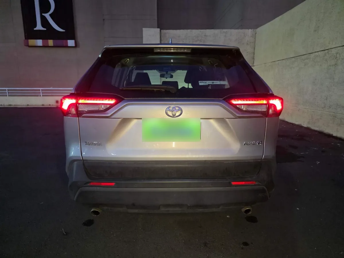 Toyota Rav 4 2.0 Le 4x2 Mt 5p año 2022