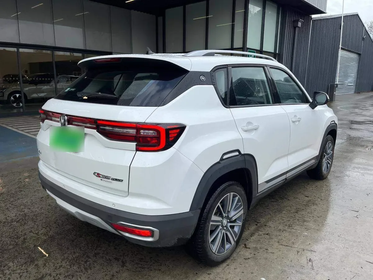 Changan Cs35 Plus 1.6 Luxury 4x2 Mt 5p año 2022