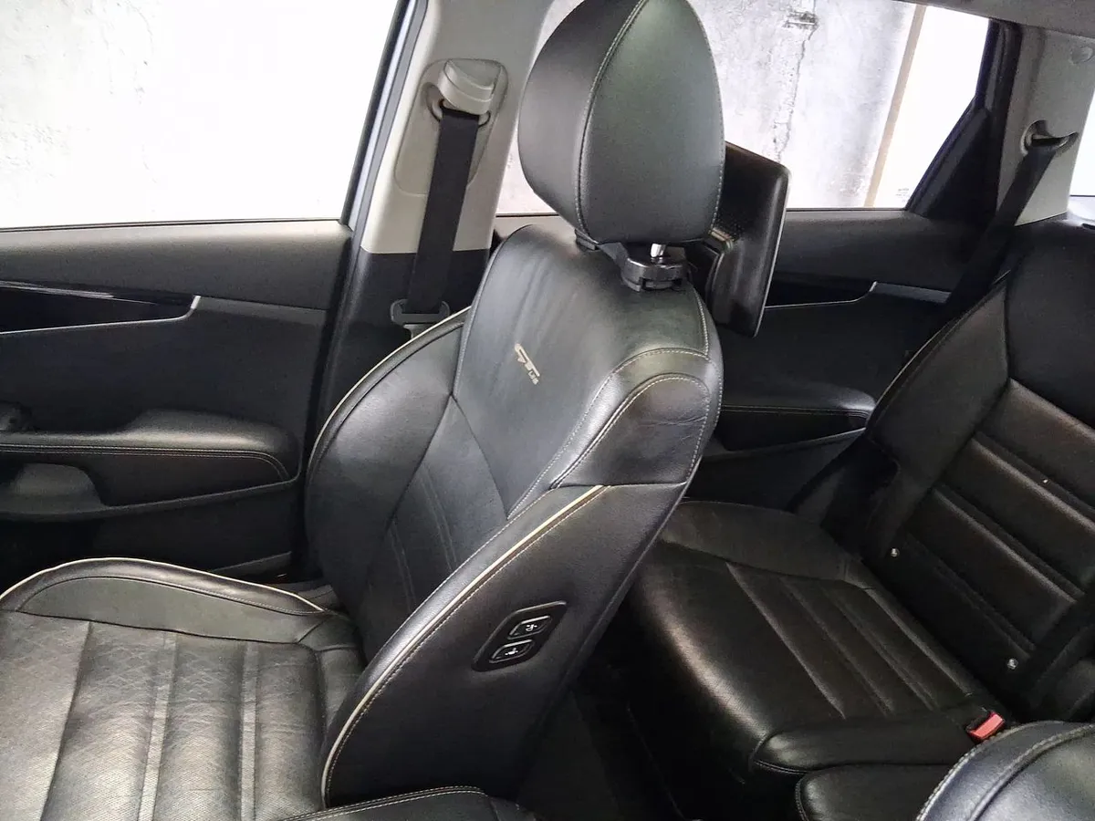 Kia Sorento 2.4 Gtl 2wd Special Pack At6 5p año 2021