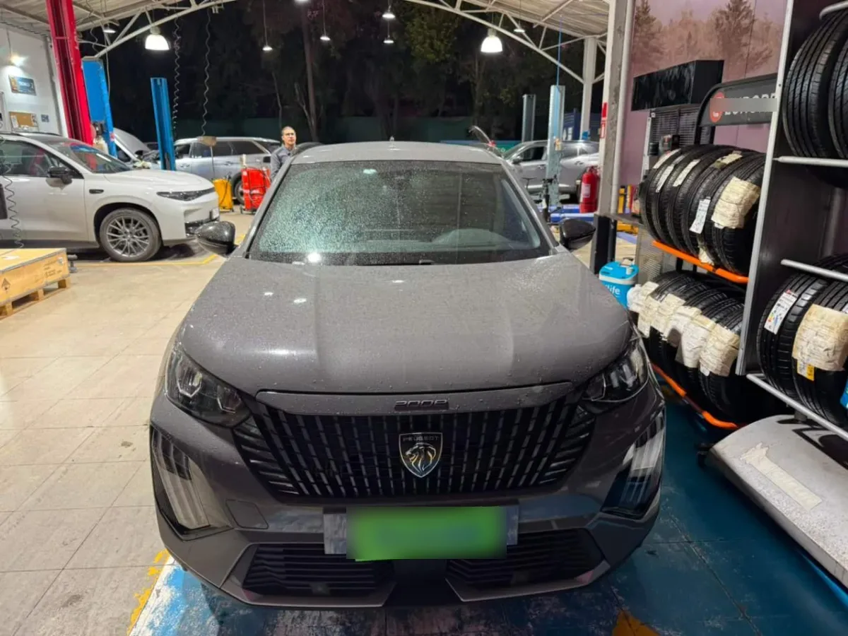 Peugeot 2008 1.2 Allure Pack Puretech 130 4x2 At 5p año 2024