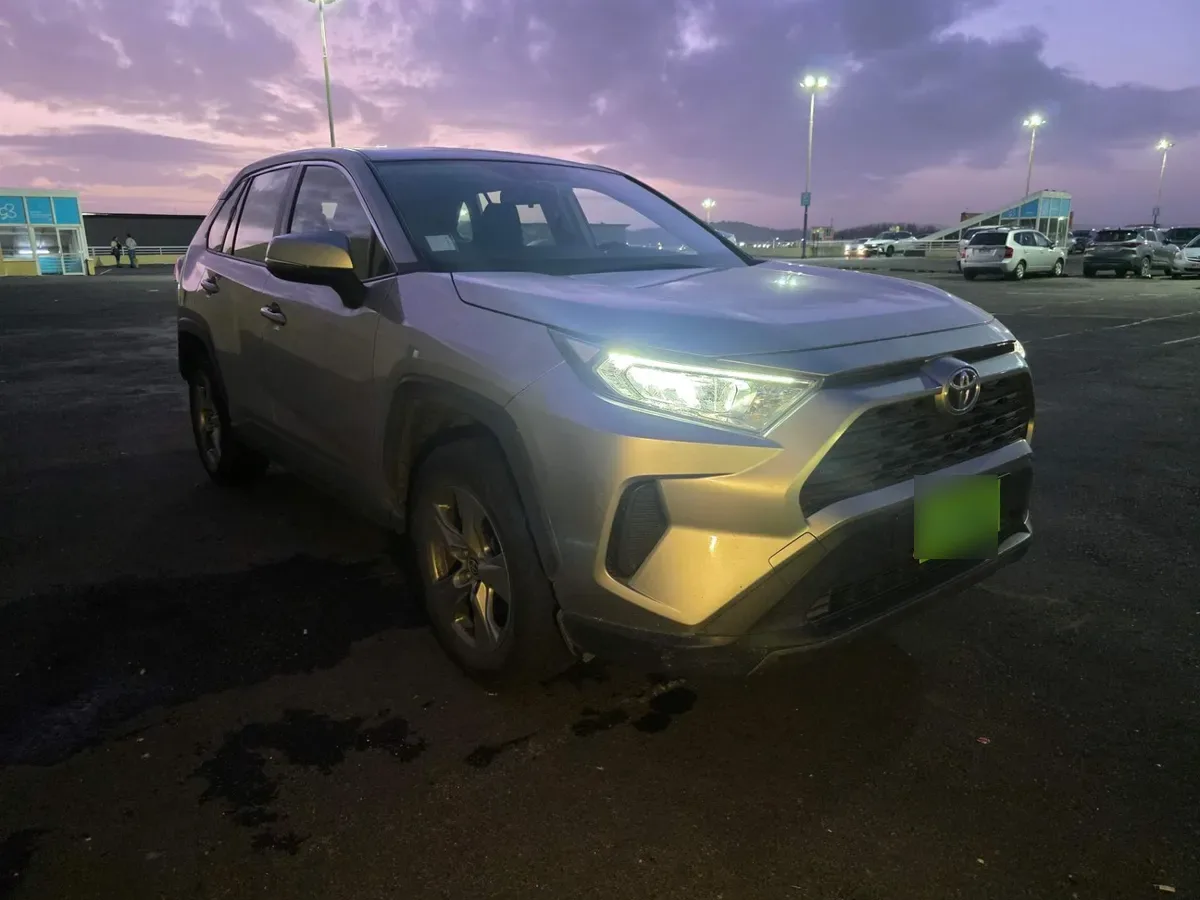 Toyota Rav 4 2.0 Le 4x2 Mt 5p año 2022
