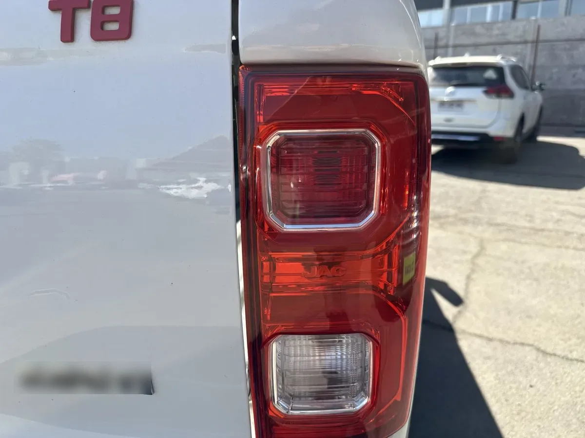 JAC T8 2.0 Comfort 4x2 Diesel Mt 4p año 2022
