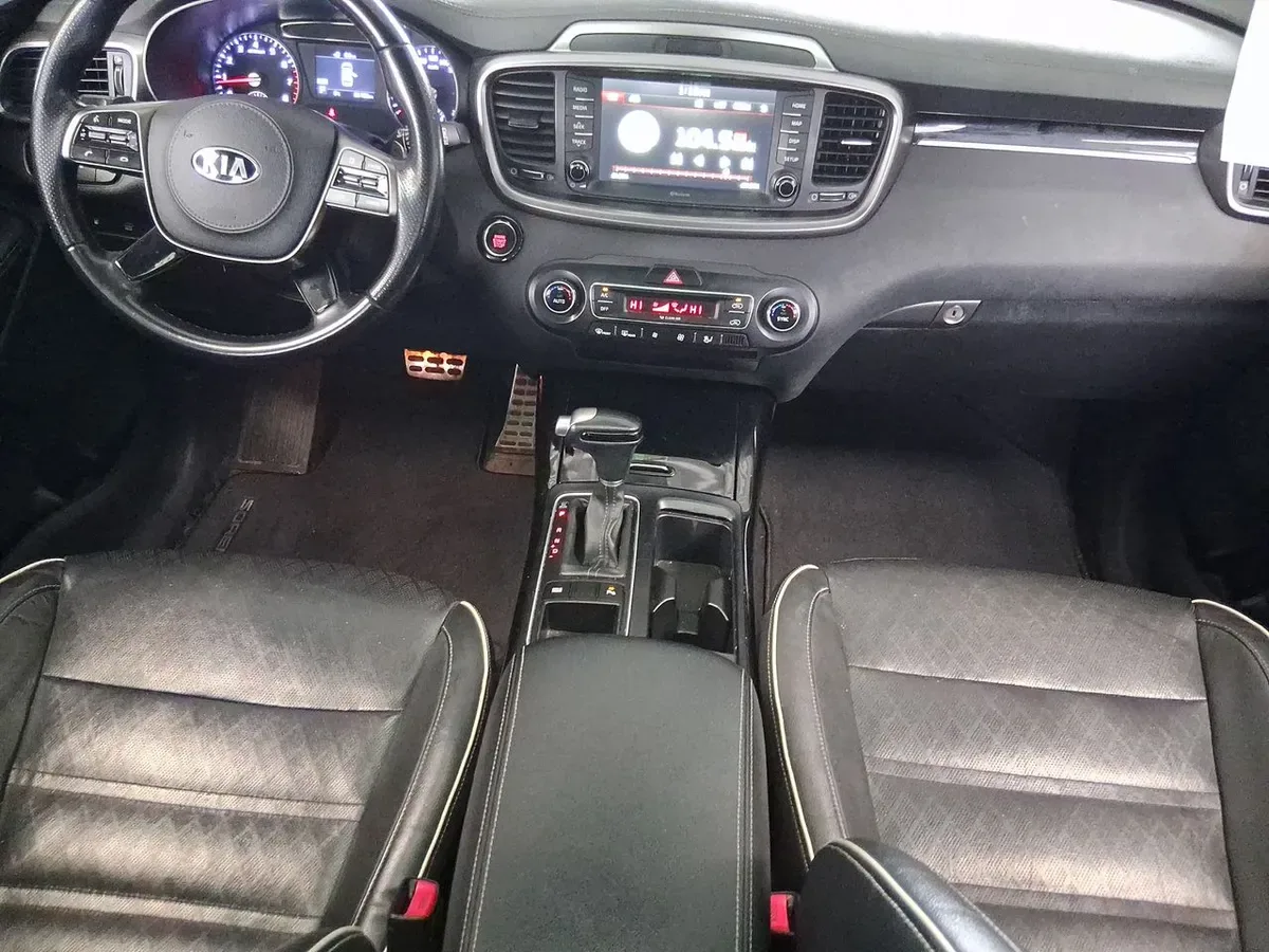 Kia Sorento 2.4 Gtl 2wd Special Pack At6 5p año 2021