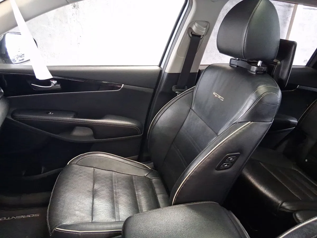 Kia Sorento 2.4 Gtl 2wd Special Pack At6 5p año 2021