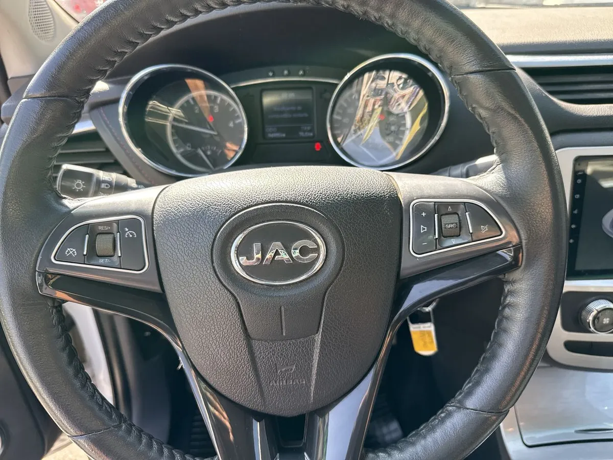 JAC T8 2.0 Comfort 4x2 Diesel Mt 4p año 2022