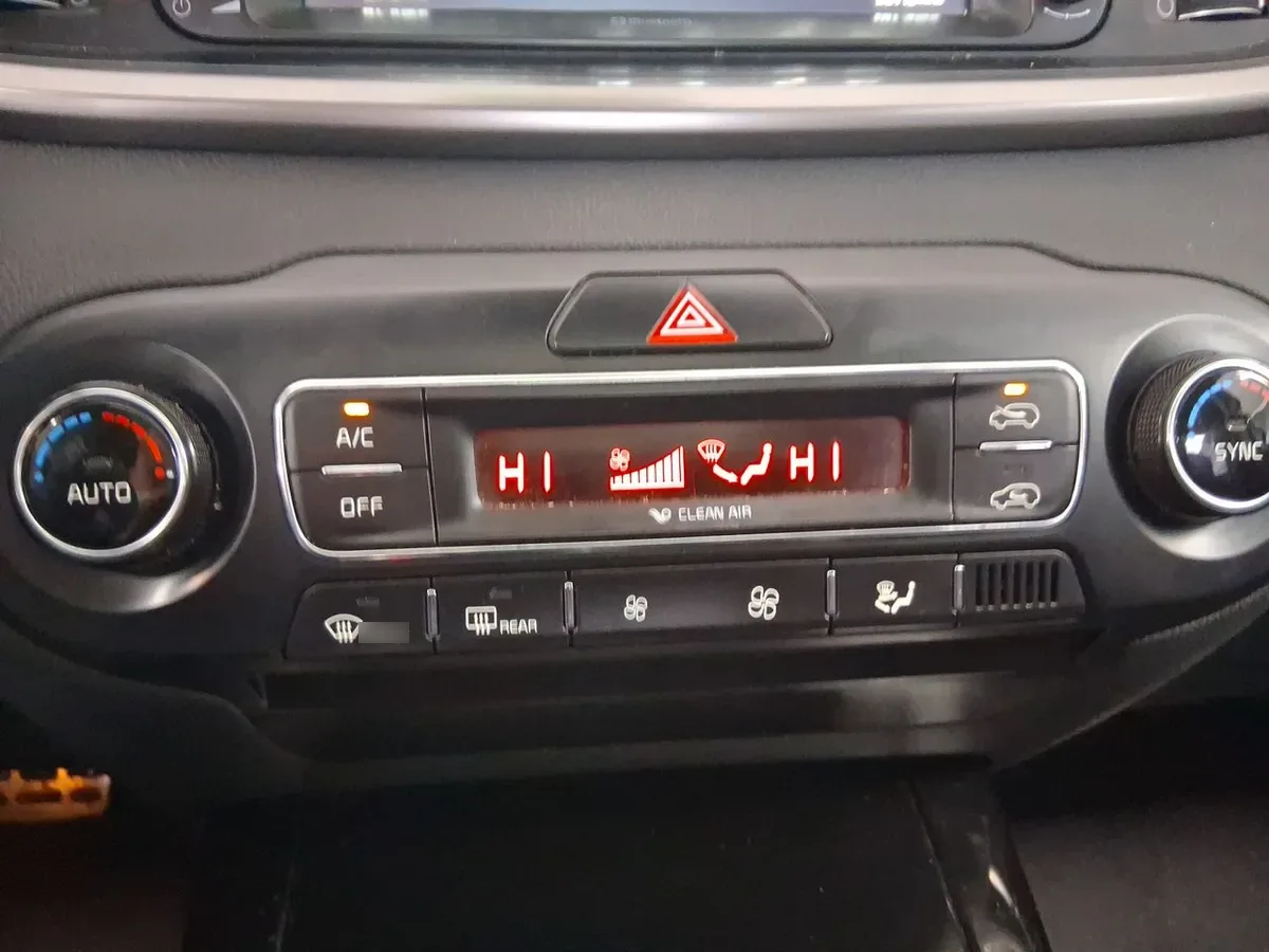 Kia Sorento 2.4 Gtl 2wd Special Pack At6 5p año 2021