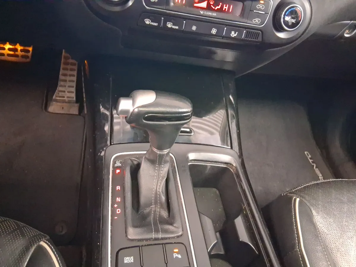 Kia Sorento 2.4 Gtl 2wd Special Pack At6 5p año 2021