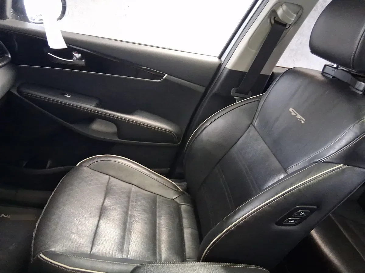 Kia Sorento 2.4 Gtl 2wd Special Pack At6 5p año 2021