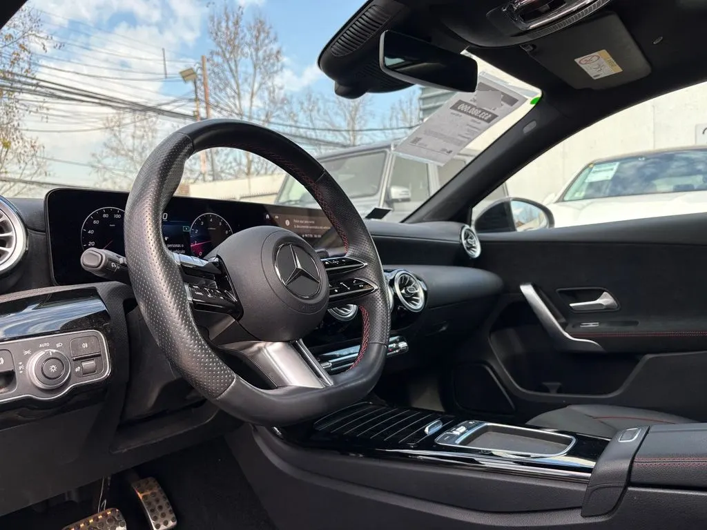 Mercedes-Benz A 200 Look Amg año 2025