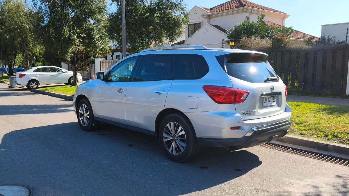 Nissan Pathfinder 3.5 Sense Cvt At año 2019