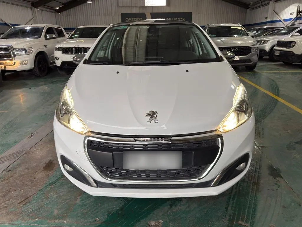 Peugeot 208 1.2 Allure Pack 4x2 110hp At6 5p año 2018