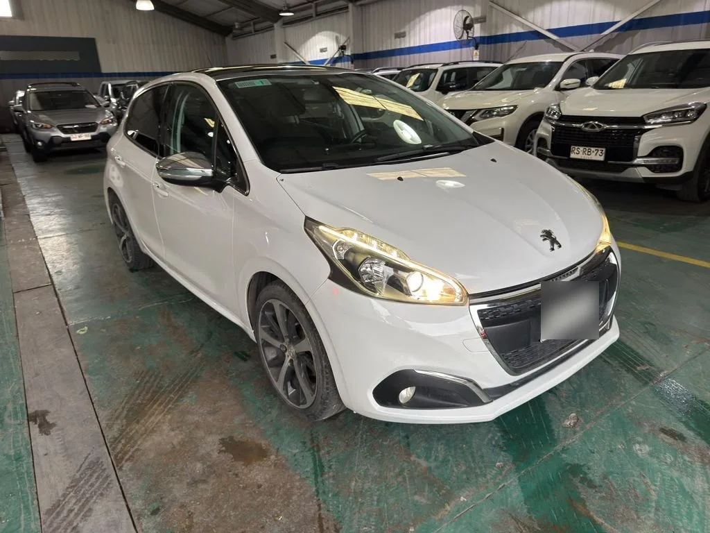 Peugeot 208 1.2 Allure Pack 4x2 110hp At6 5p año 2018