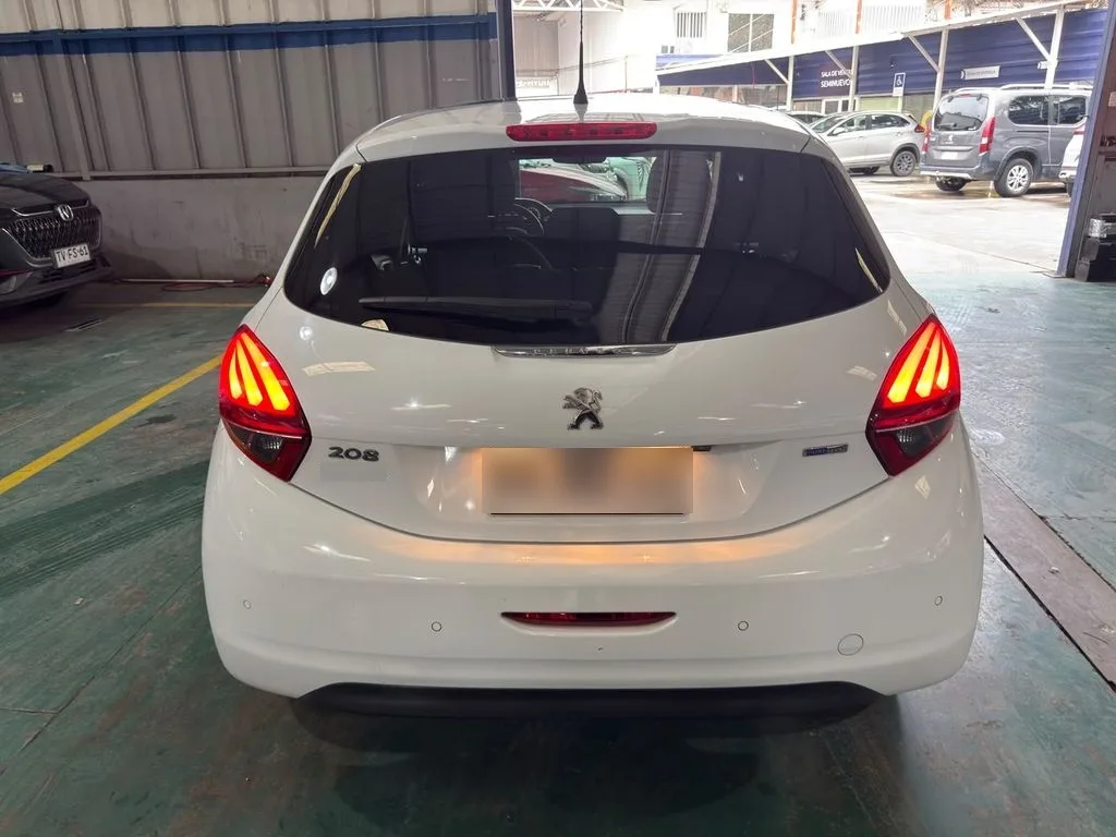 Peugeot 208 1.2 Allure Pack 4x2 110hp At6 5p año 2018