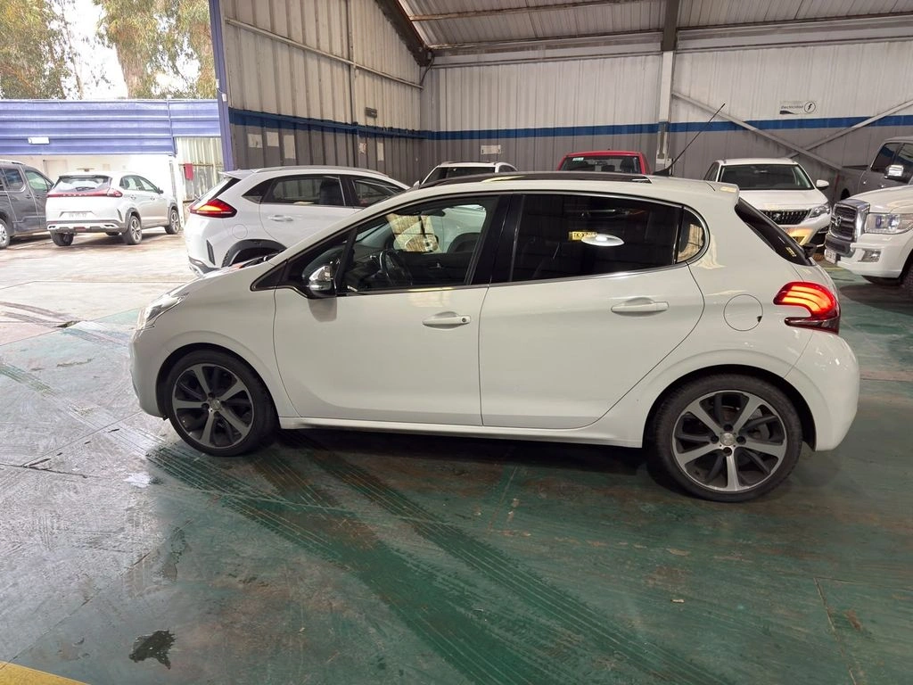 Peugeot 208 1.2 Allure Pack 4x2 110hp At6 5p año 2018