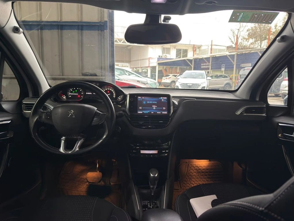 Peugeot 208 1.2 Allure Pack 4x2 110hp At6 5p año 2018