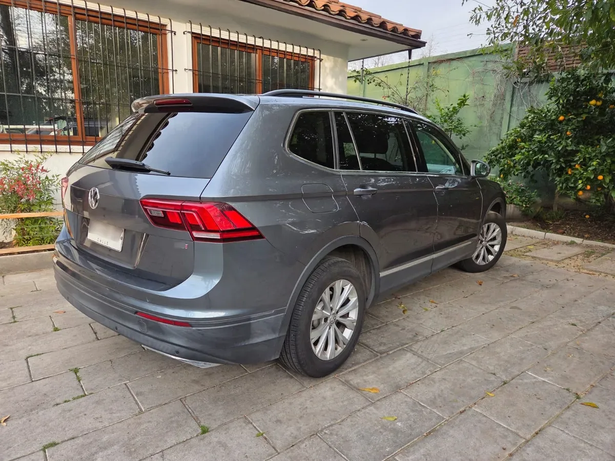 VOLKSWAGEN TIGUAN 1.4 Tsi Trendline 150hp Mt año 2018