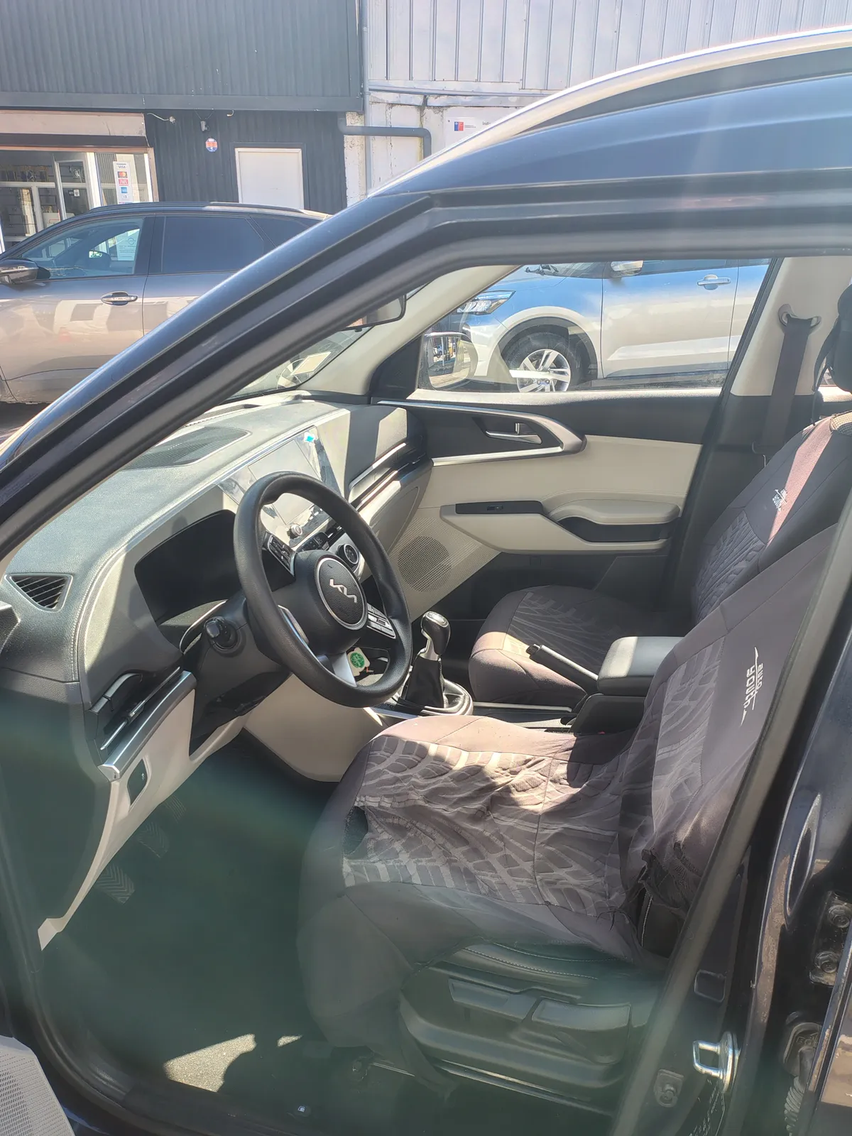 KIA MOTORS CARENS 1.5 Lx 7p Mt año 2023