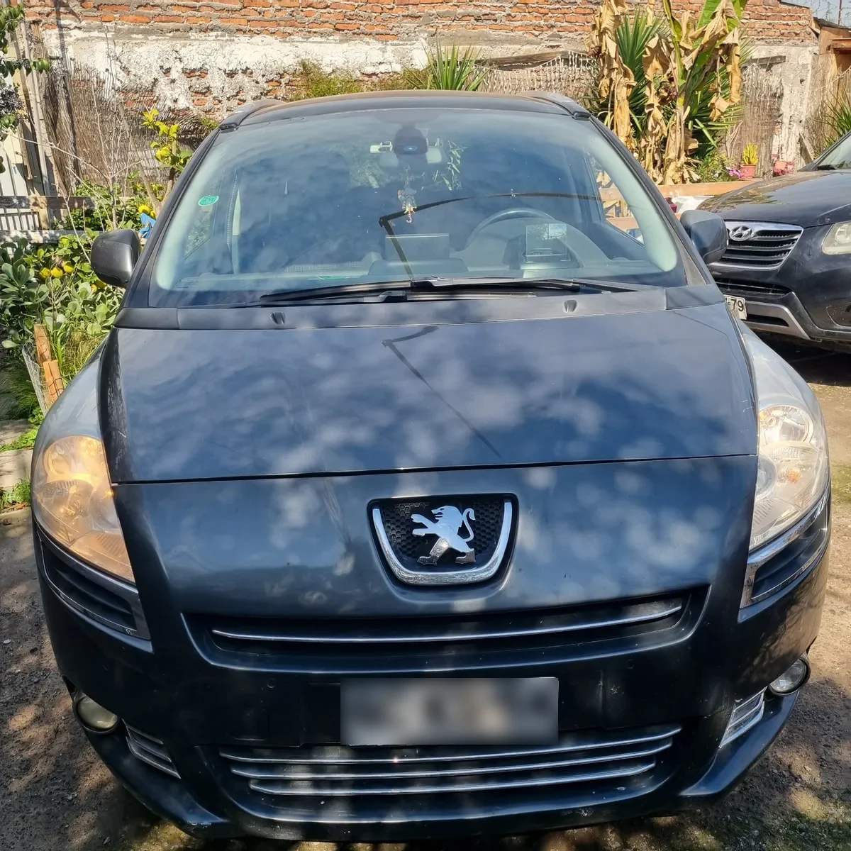 PEUGEOT 5008 2.0 Allure Hdi 165hp Eat6 At Diesel año 2014