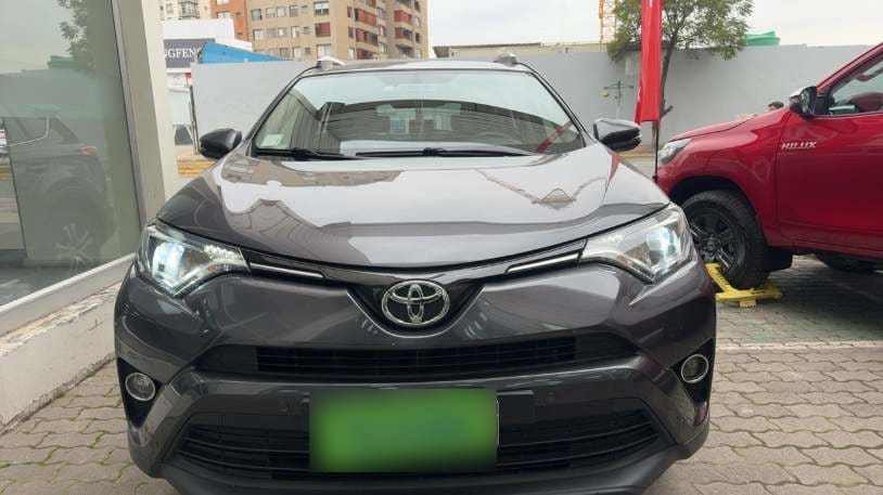 Toyota Rav 4 2.0 Lujo 4x2 Cvt At 5p año 2018