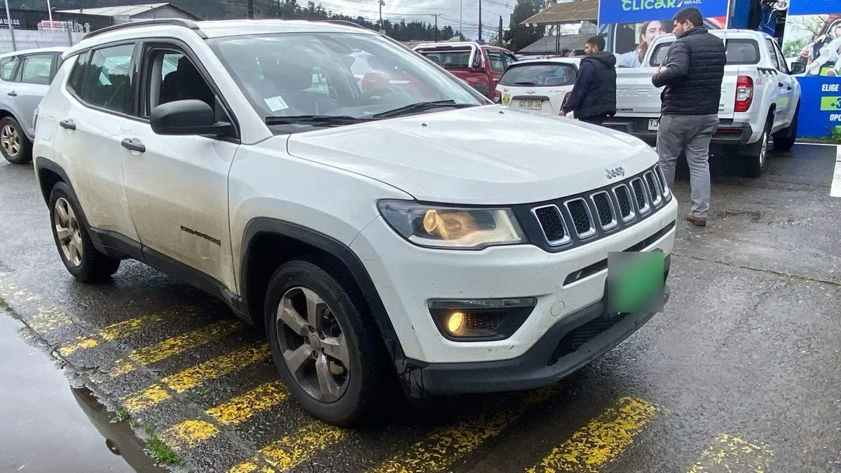 Jeep Compass 2.4 Sport Lx 4x2 6mt 5p año 2019