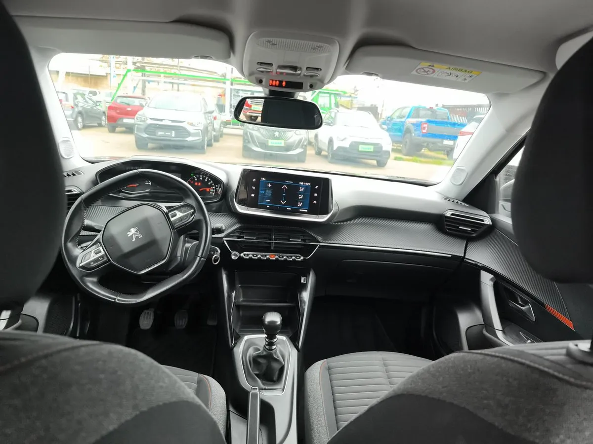 Peugeot 2008 1.2 Active Puretech 4x2 130 Mt 5p año 2021