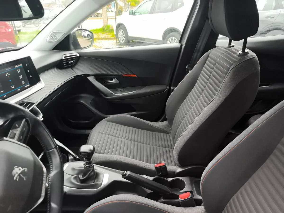 Peugeot 2008 1.2 Active Puretech 4x2 130 Mt 5p año 2021