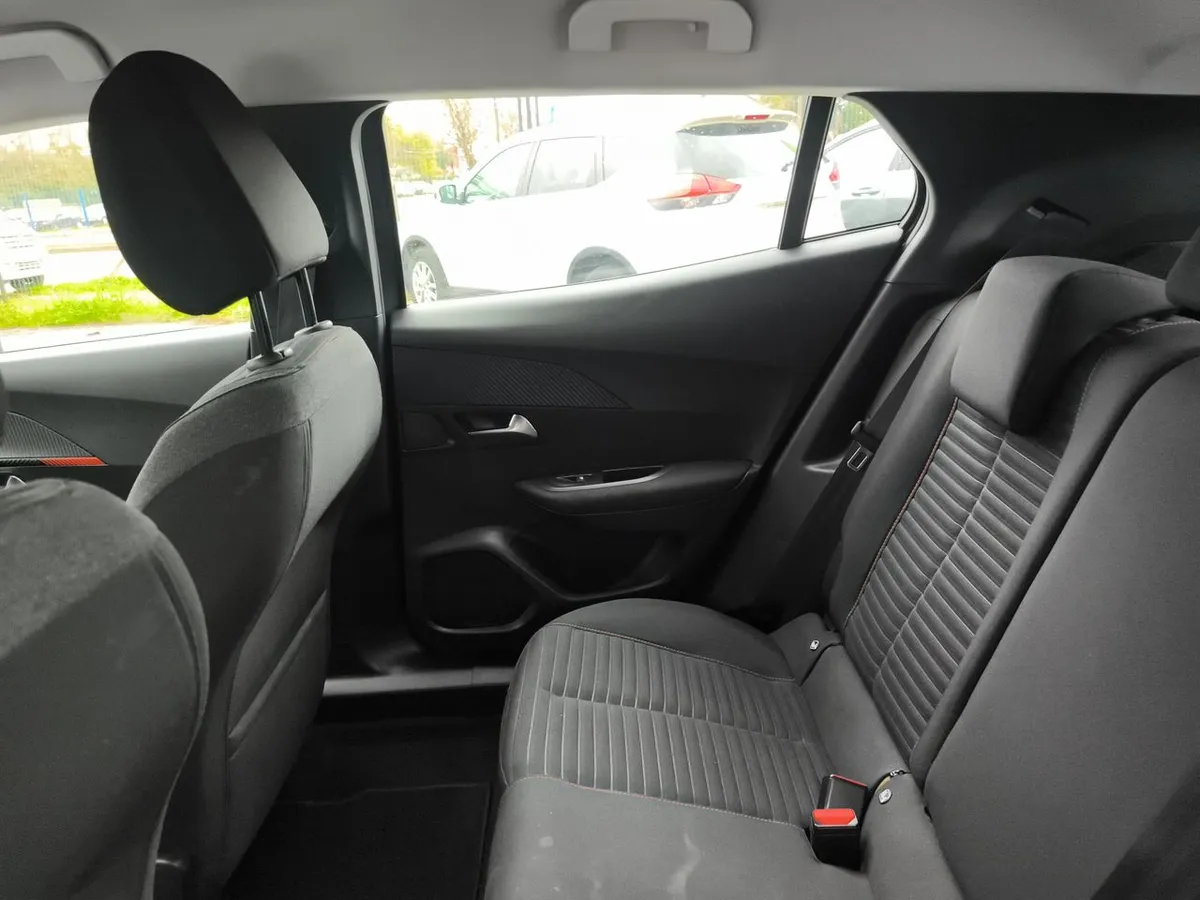 Peugeot 2008 1.2 Active Puretech 4x2 130 Mt 5p año 2021