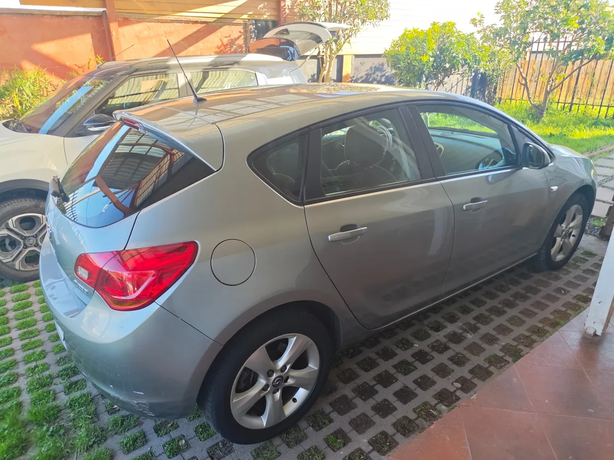 Opel Astra 1.6 Iii Cosmo Hb5d At año 2013