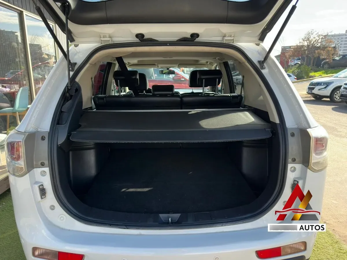 MITSUBISHI OUTLANDER 2.4 Glx At 4x4 año 2014