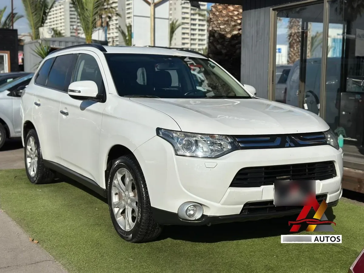 MITSUBISHI OUTLANDER 2.4 Glx At 4x4 año 2014