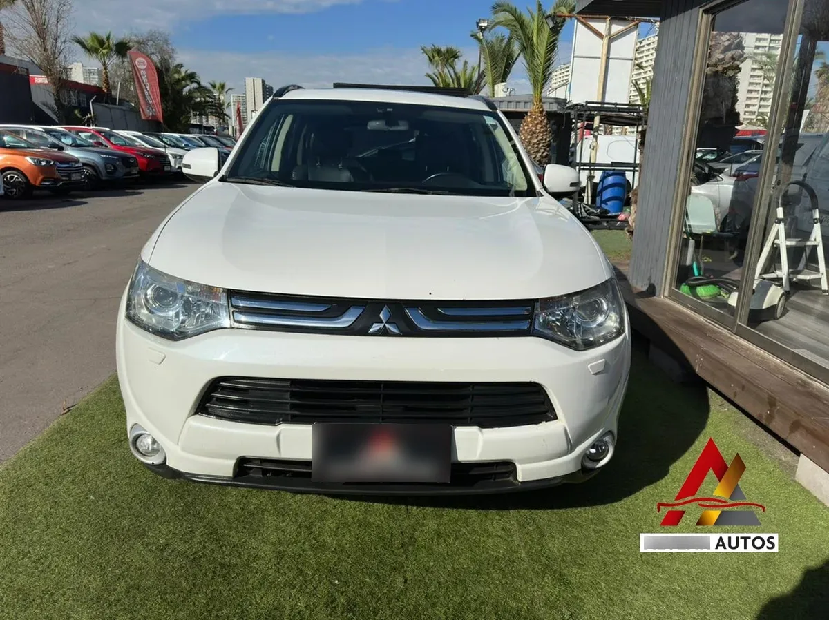 MITSUBISHI OUTLANDER 2.4 Glx At 4x4 año 2014