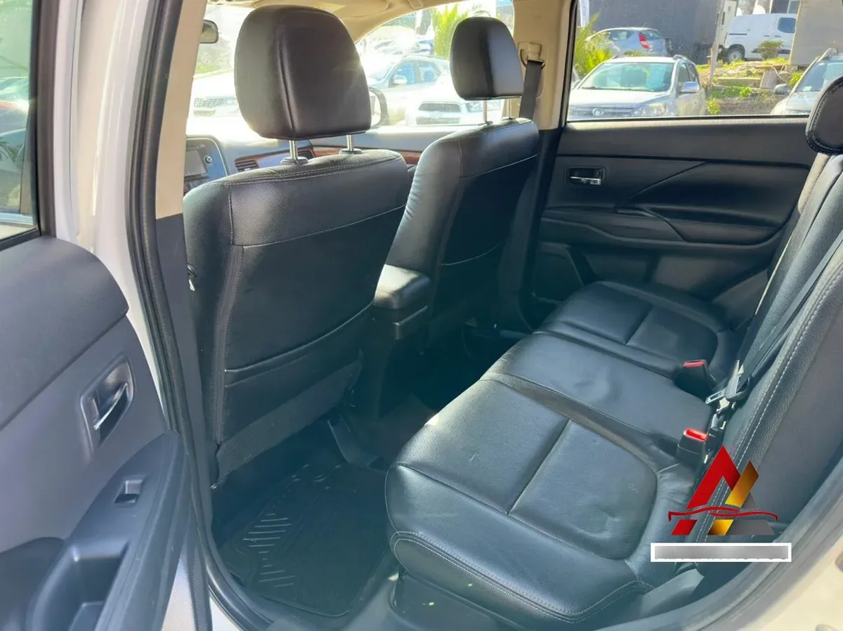 MITSUBISHI OUTLANDER 2.4 Glx At 4x4 año 2014