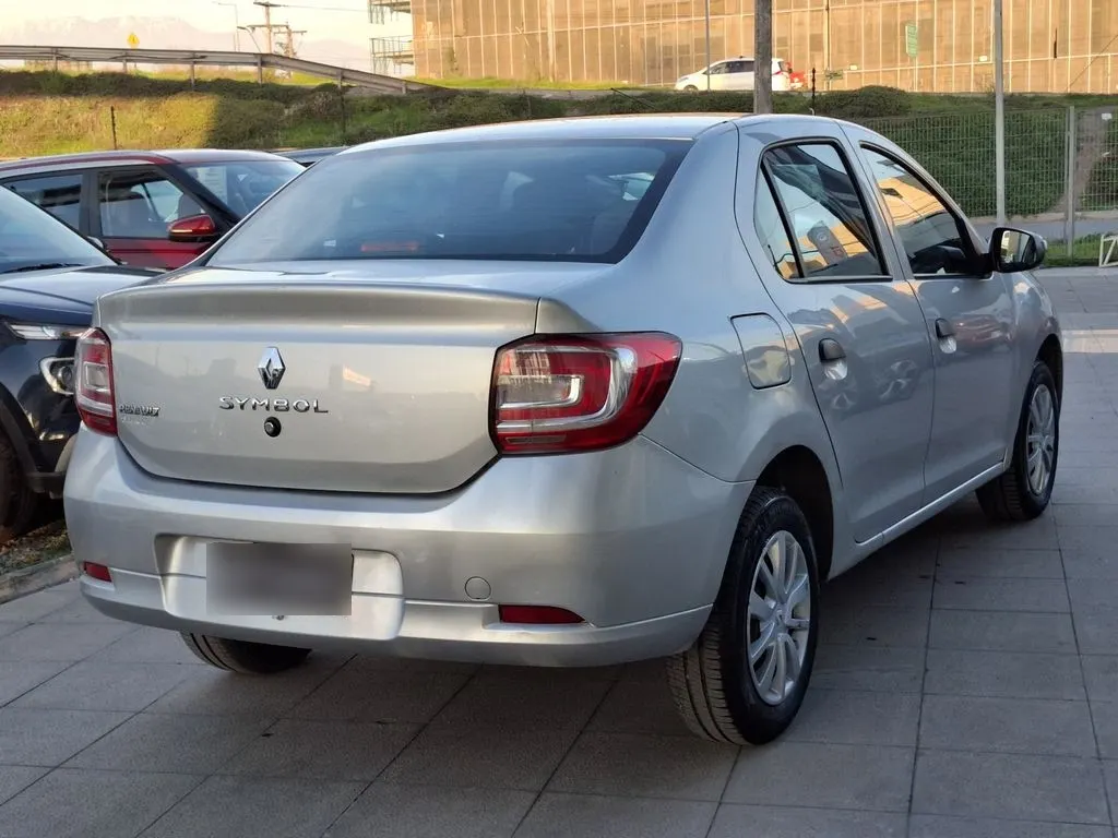 Renault Symbol 1.6 Zen 4x2 Mt 4p año 2022