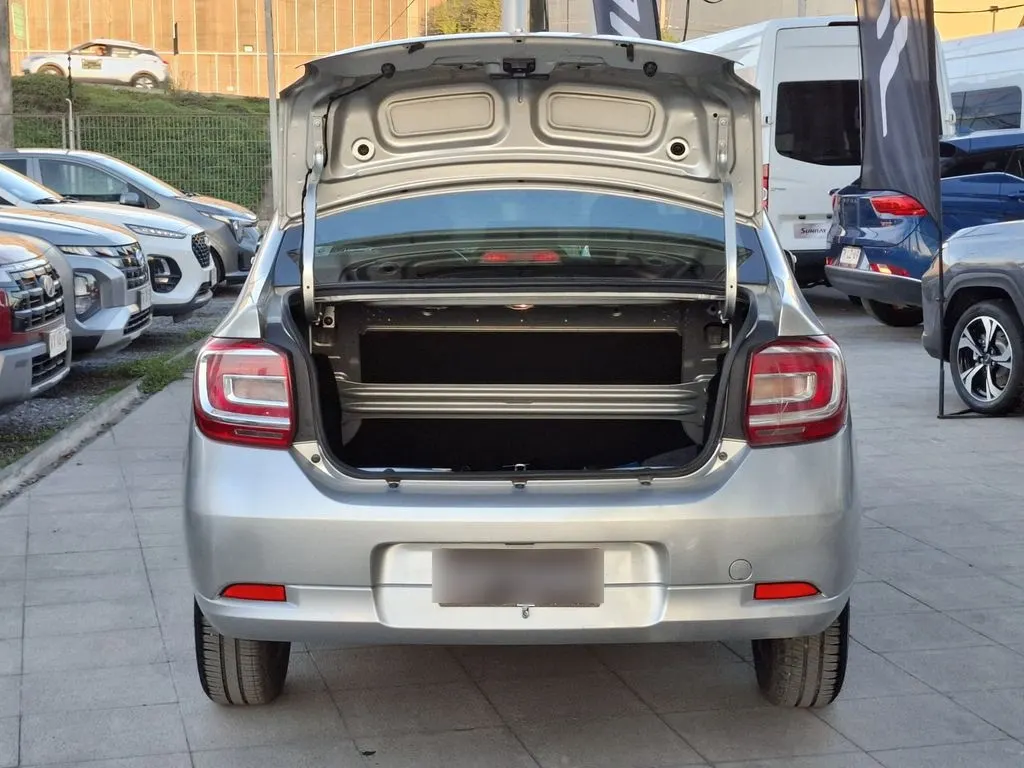 Renault Symbol 1.6 Zen 4x2 Mt 4p año 2022