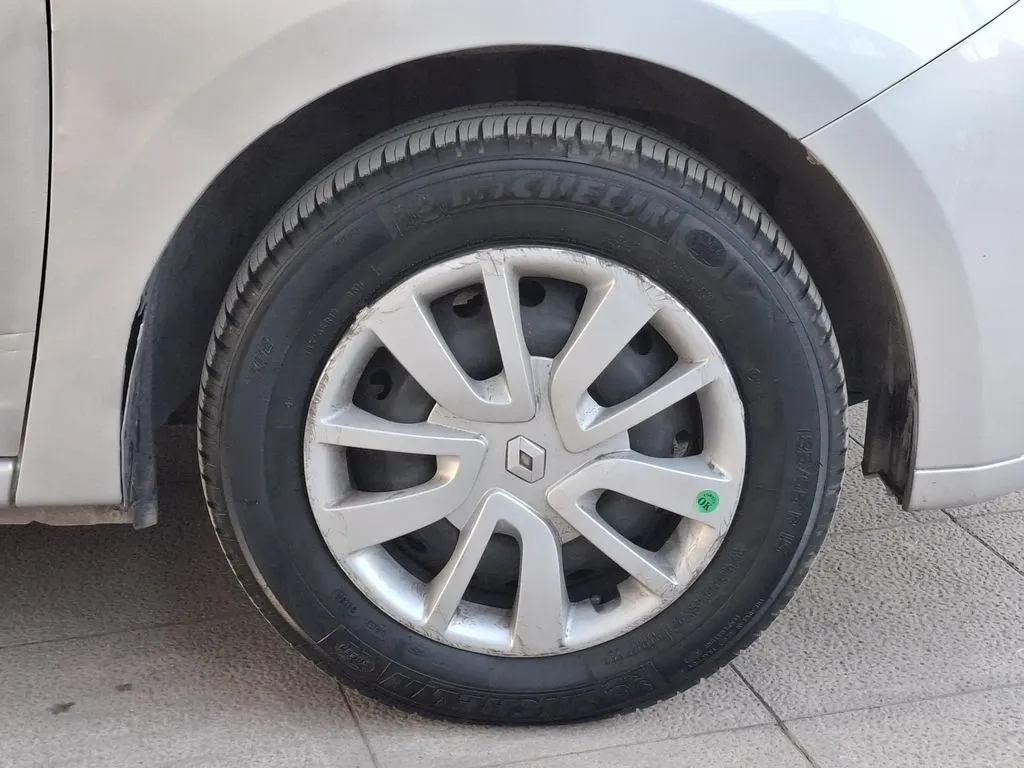 Renault Symbol 1.6 Zen 4x2 Mt 4p año 2022
