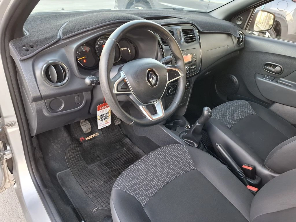Renault Symbol 1.6 Zen 4x2 Mt 4p año 2022